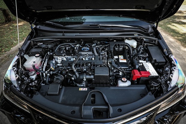 Toyota Corolla híbrido faz mais de 16 km/l na cidade com etanol (Foto: Rafael Munhoz/Autoesporte)