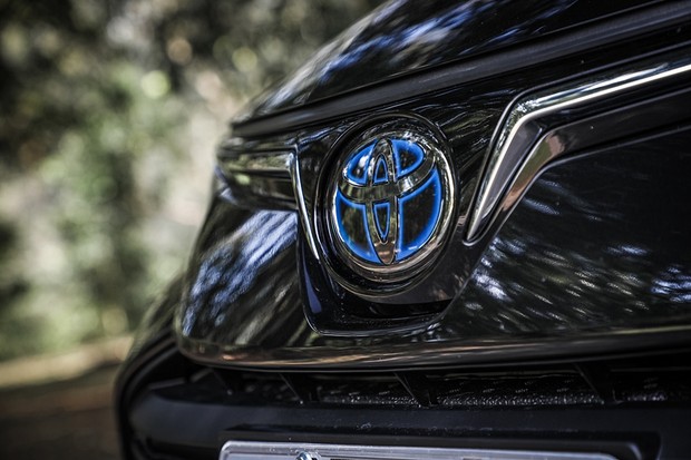 Toyota Corolla híbrido faz mais de 16 km/l na cidade com etanol (Foto: Rafael Munhoz/Autoesporte)