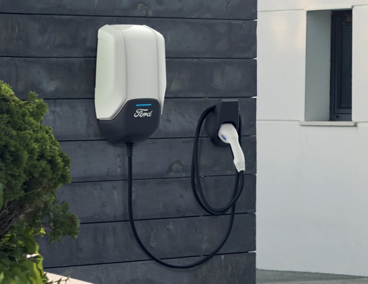 Ford anuncia carregador para carros elétricos, em conjunto com a Amazon e Greenlots