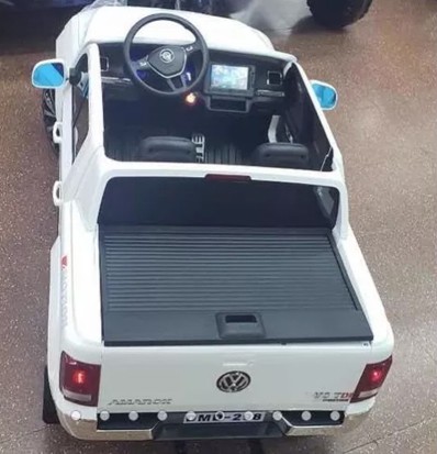 VW Amarok conta com tela em sistema multimídia (Foto: Reprodução/Mercado Livre)