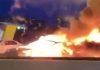 Carro elétrico da Tesla explode após colisão; veja o vídeo