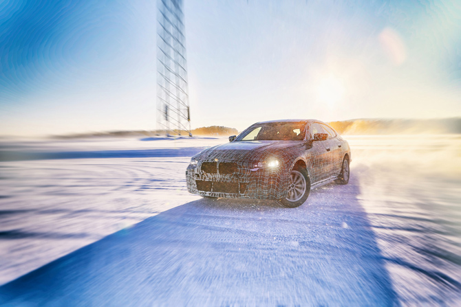 BMW i4: Novo veículo elétrico terá bateria com capacidade de 80kWh
