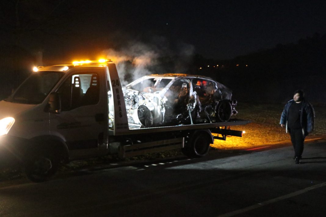 ▶️ Carro destruído pelas chamas após violento despiste na EN103-1