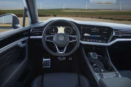 Interior do Touareg R híbrido plug-in: no mesmo padrão dos novos Volkswagen.