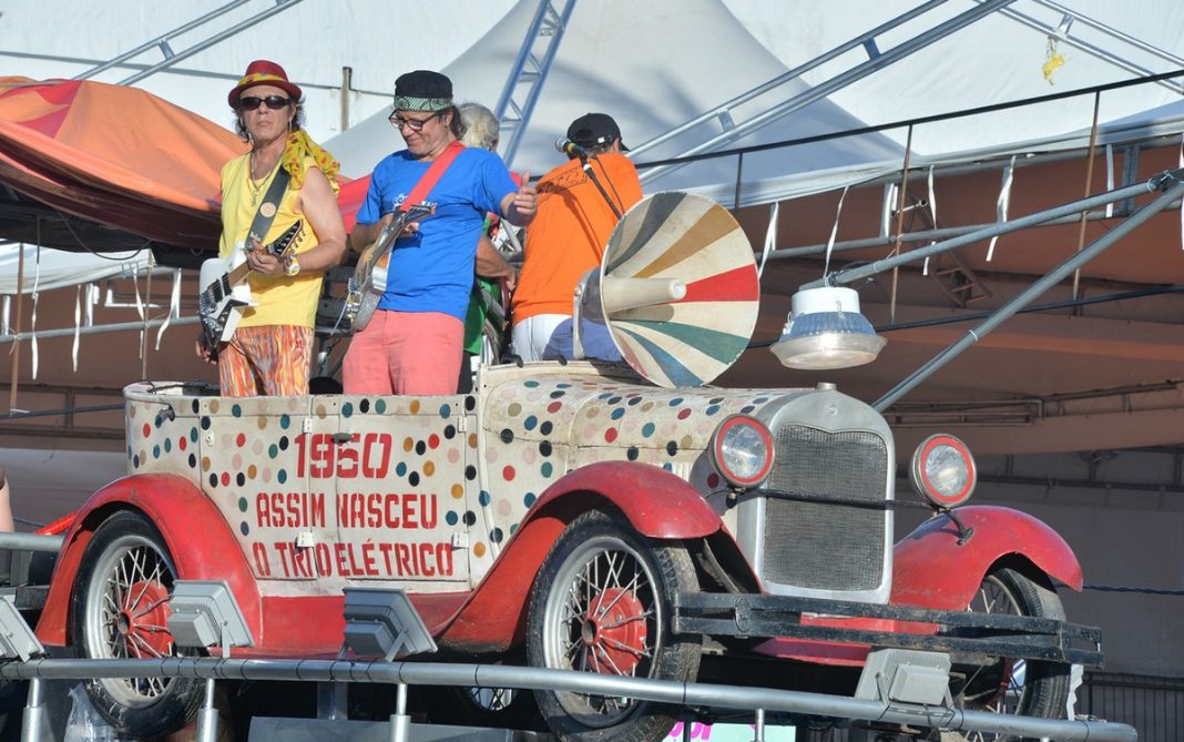 Da fobica à carreta: Trio elétrico completa 70 anos de desfile no carnaval de Salvador | Carnaval 2020 na Bahia