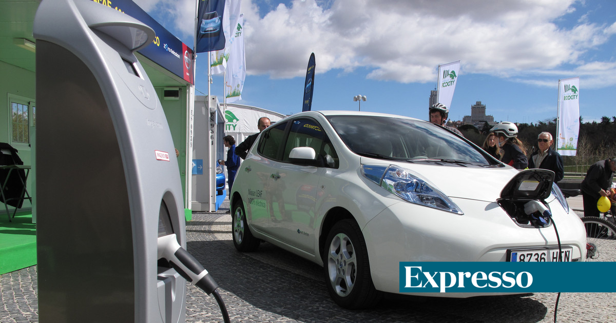 Feitas as contas, confirma-se que os carros elétricos emitem menos quase 70% de CO2 que os movidos a diesel ou gasolina