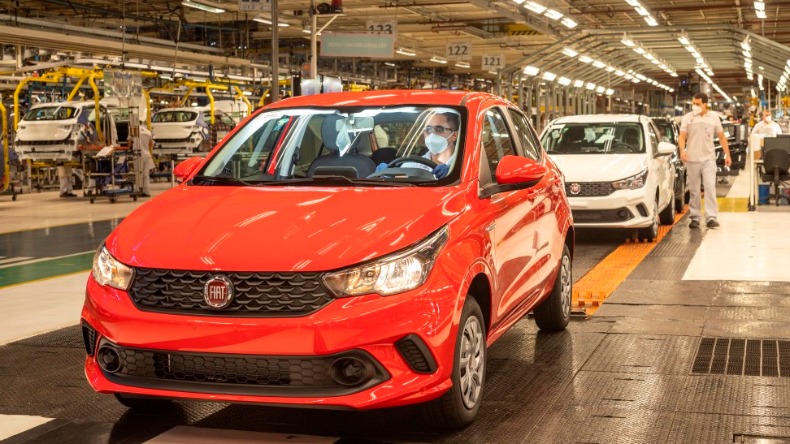 Fiat Chrysler retoma produção após 48 dias parada - Colunistas