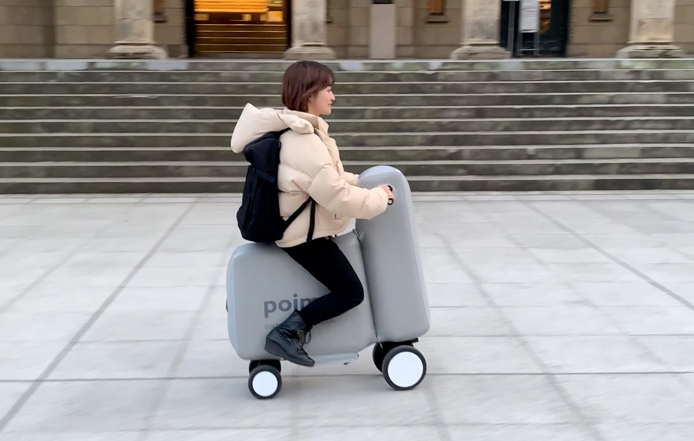 Japoneses criam scooter elétrica inflável que cabe dentro da mochila