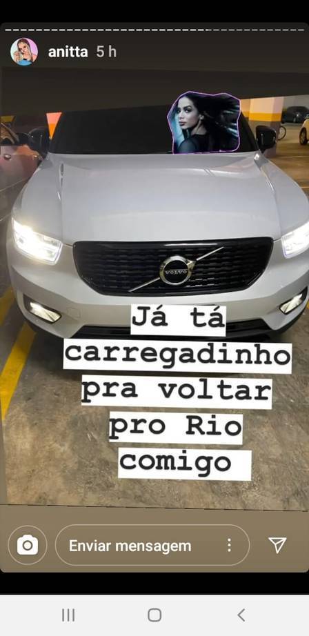 Anitta voltou dirigindo de São Paulo: carro de R$ 250 mil