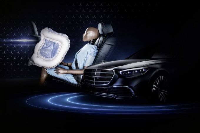 Novo Classe S terá airbags frontais até para passageiros do banco de trás