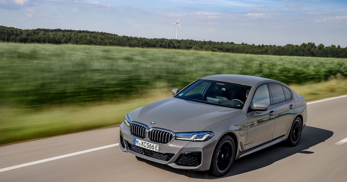 BMW apresenta 545e xDrive como topo de gama híbrida “Plug In” da casa bávara - Vida