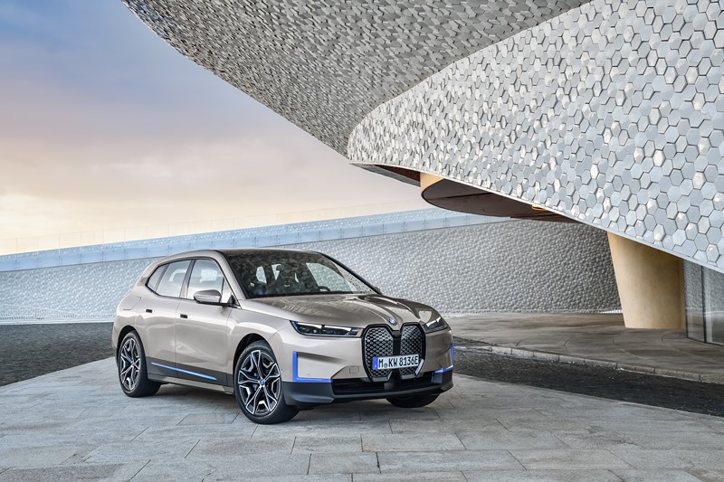 SUV elétrico, BMW iX é revelado pela marca - Divulgação/BMW