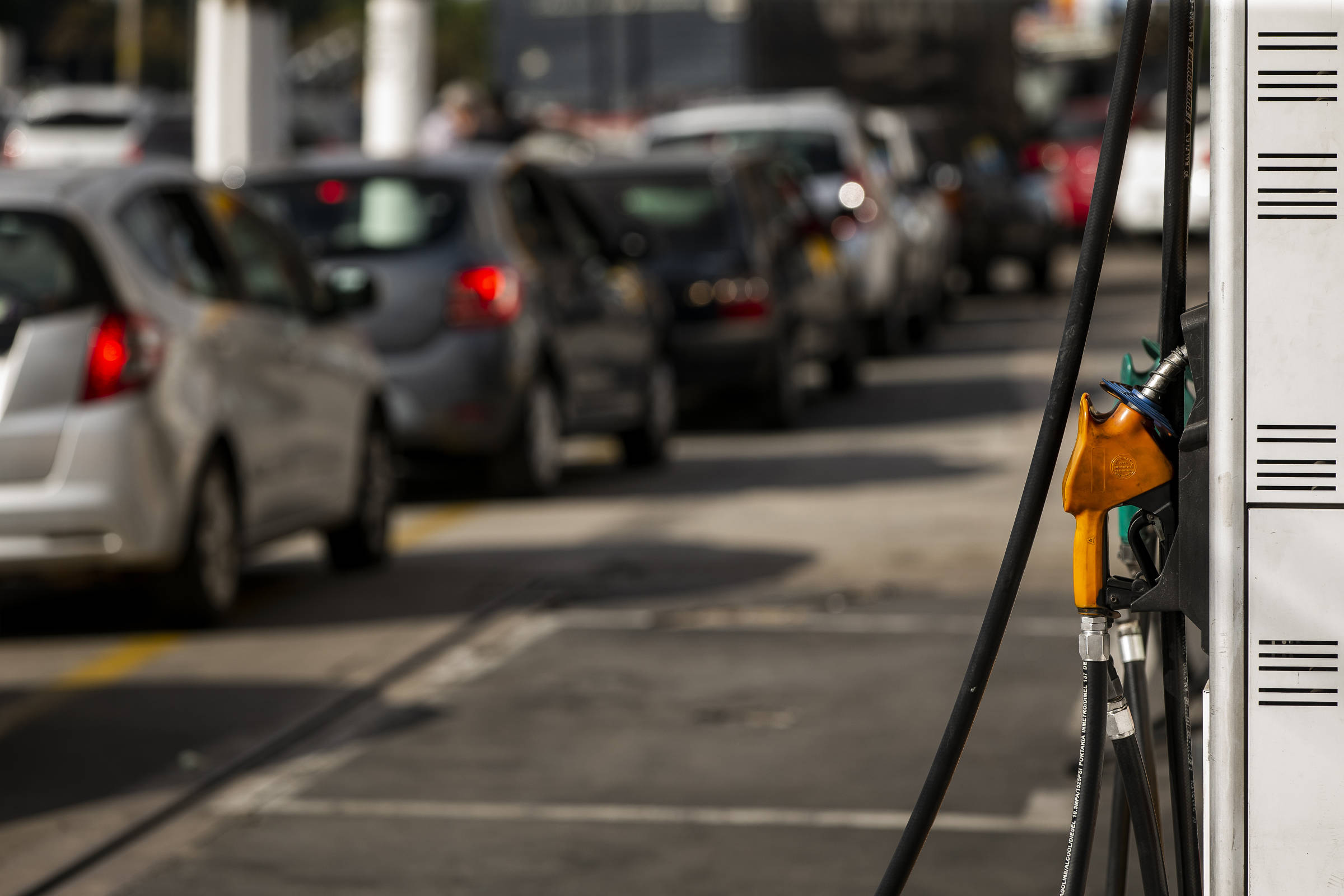 Usinas de etanol querem substituir baterias em carros elétricos - 13/11/2020 - Mercado