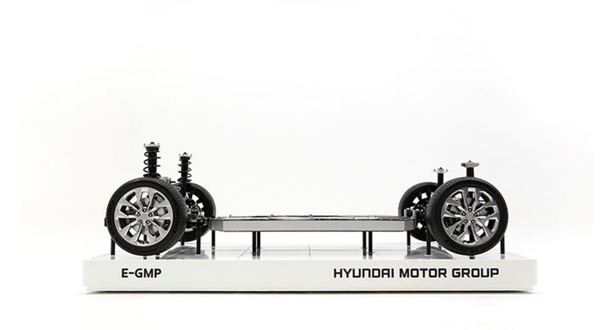 Hyundai lança plataforma elétrica que permite que um carro recarregue outro | Carros