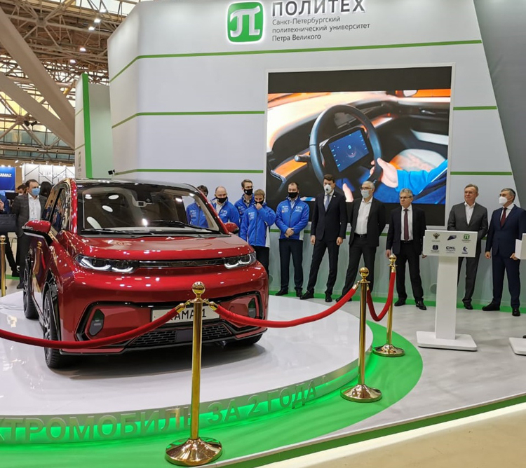 Fabricado na Rússia: o carro elétrico KAMA-1 de três portas apresentado ao público em geral