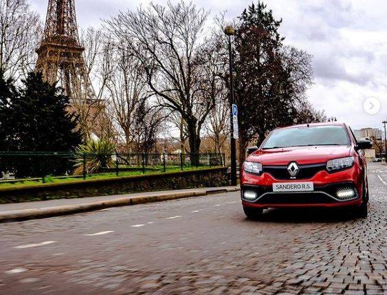O que fez a Renault levar um Sandero R.S. para dar uma volta por Paris?