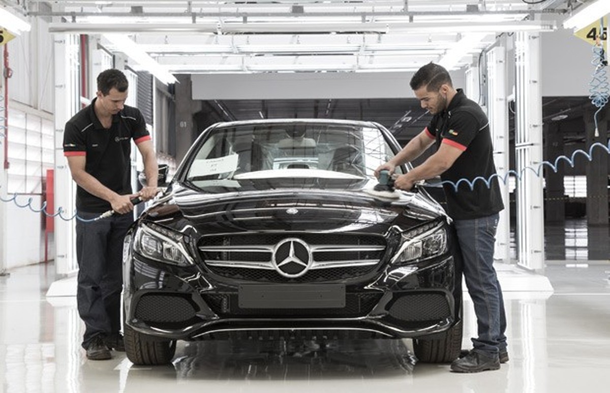 Mercedes encerra produção de automóveis no Brasil | Mercado