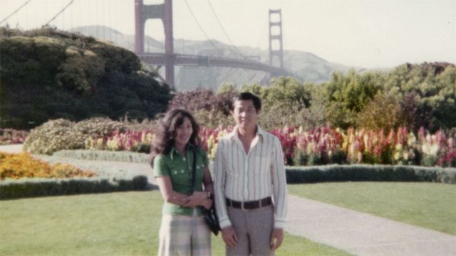 Ted e Christy em frente à ponte Golden Gate