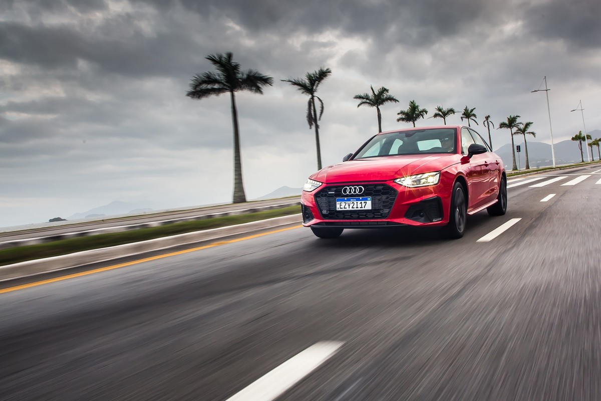 Teste: Novo Audi A4 é rápido, mas não consegue alcançar o BMW Série 3 e o Volvo S60 | Testes