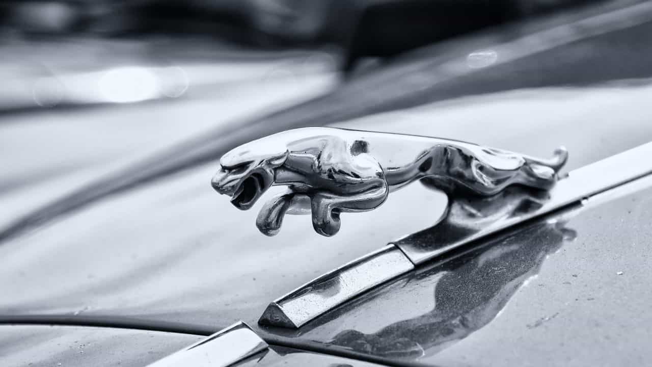 Marca de carros Jaguar converte-se ao elétrico e sai dos motores de combustão