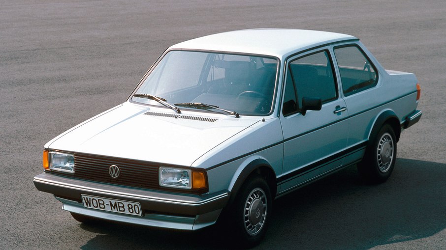 Volkswagen Jetta (1ª geração): lembra o Voyage da primeira geração que foi vendido no Brasil com duas e quatro portas