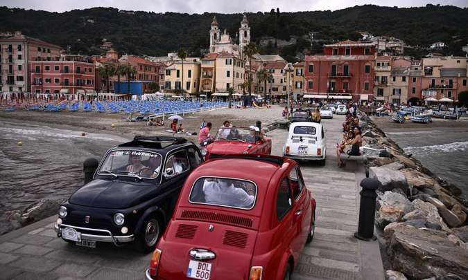 Em alguns pontos da cidade, o encontro de Fiat 500 chegou a provocar congestionamento(foto: Marco Bertorello/AFP)