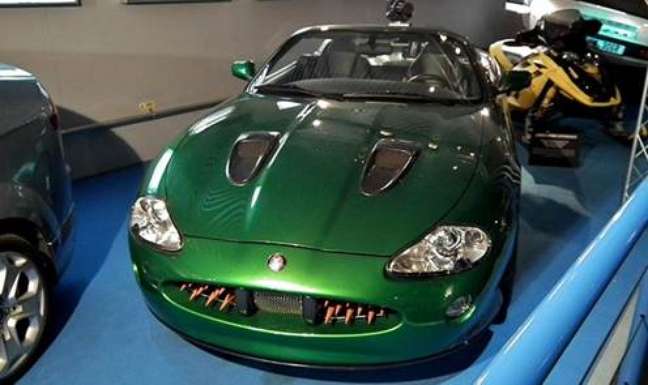  Jaguar XKR (“007: Um Novo Dia Para Morrer”)