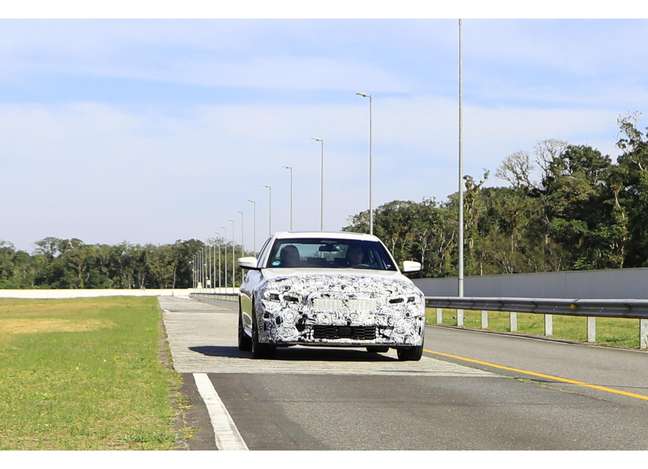Novo BMW Série 3 em testes em Araquari.